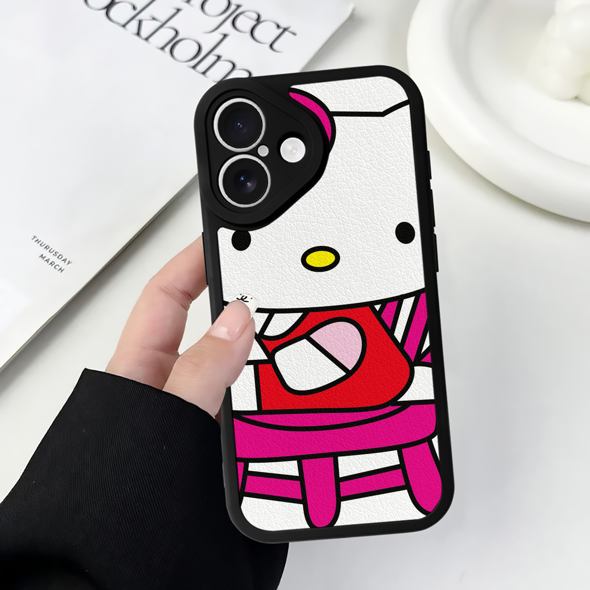 （画像用） Hello Kitty ハローキティ 【iPhone 16シリーズ対応】シリコンスマホケース（レザー調） 材質：シリコン